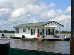 houseboat